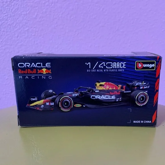 Bburago 1:43 Scale Model Oracle RB19 Formula 1 Car - Picture 3 of 7